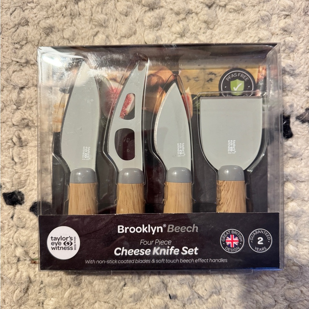 Cheese knife set